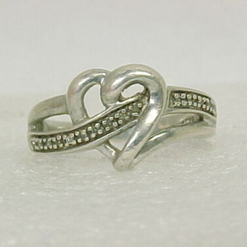 Sterling Silver / Diamond Heart estate ring size 7